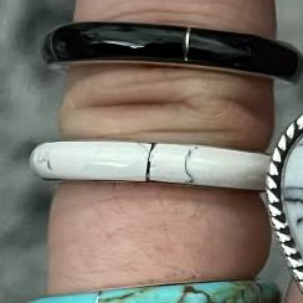 Women’s White Howlite Inlay Ring - Classic Stackable Fashion